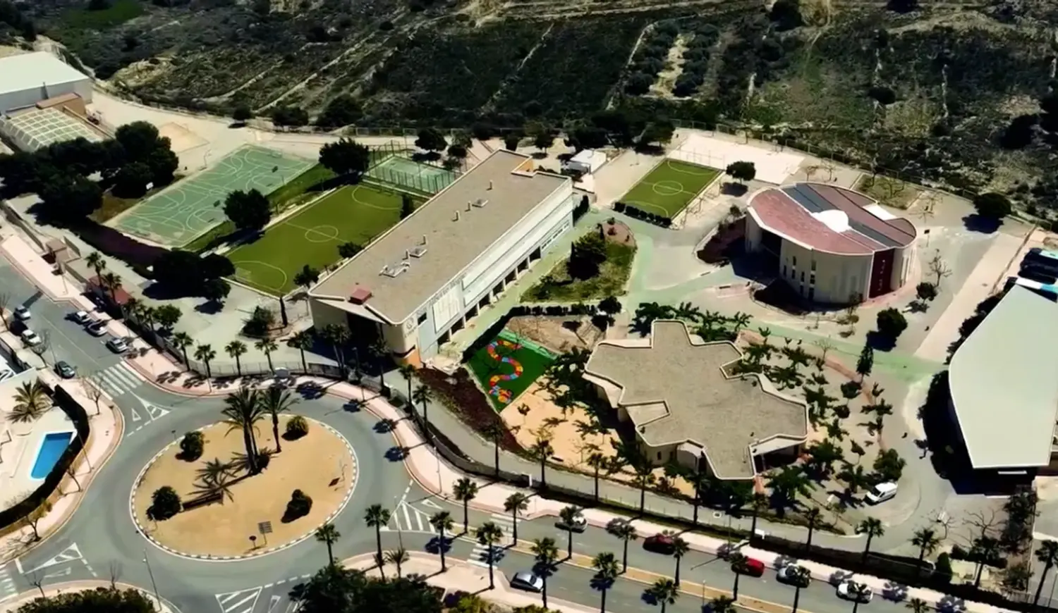 Magno International School